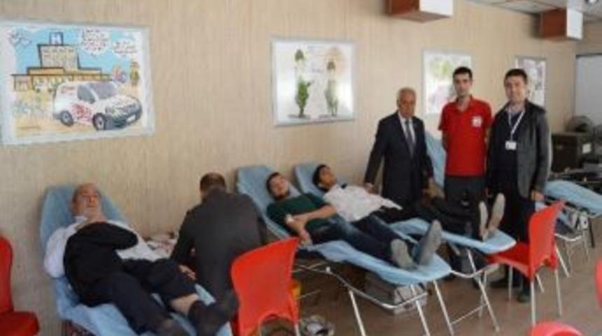 Kızılay Besni&rsquo;de Kan Bağışlarını Kabul Etti