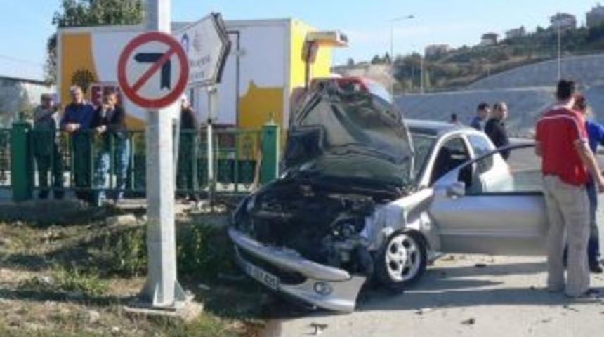 Boz&uuml;y&uuml;k'te Trafik Kazası: 1 Yaralı
