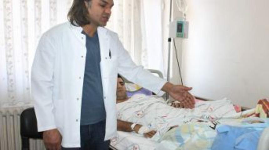 Motorlu Testereyle Kesilen Bacak Yerine Dikildi