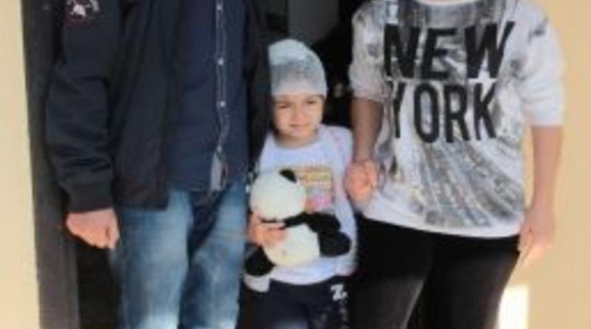 K&ouml;peğin Isırdığı K&uuml;&ccedil;&uuml;k Kıza 60 Dikiş Atıldı