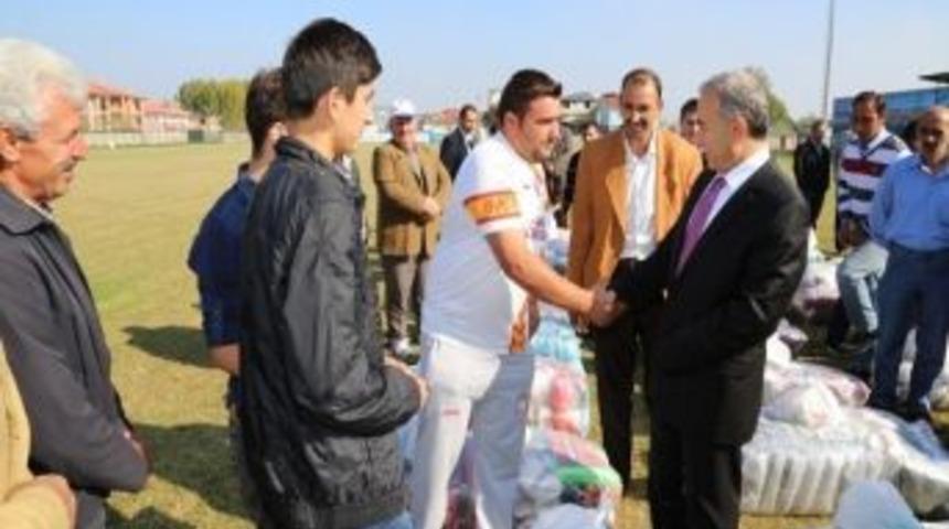 Amatör Spor Kulüplerine Malzemeleri Dağıtıldı