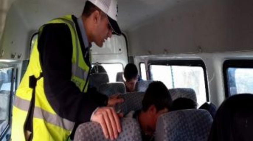 Suşehri&rsquo;nde Okul Servis Minib&uuml;slerine Sıkı Denetim