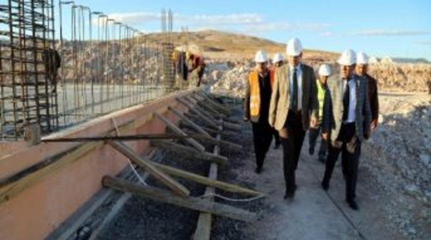 Ayhan, Et Etnegre Tesisinde İncelemelerde Bulundu