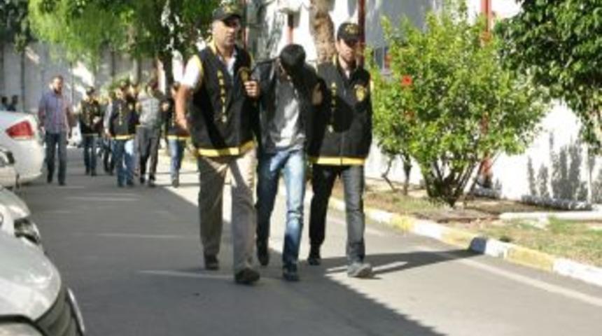 &Uuml;niversiteye Gidecekti Arkadaşlarıyla Hapse Girdi