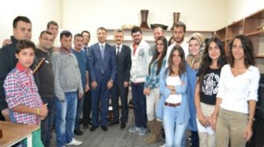 "&ccedil;i&ccedil;eğin Başkenti" Bayındır'da Vali Toprak Coşkusu