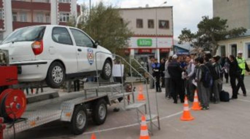 Ardahan'da Emniyet Kemeri Hayat Kurtarır Projesi