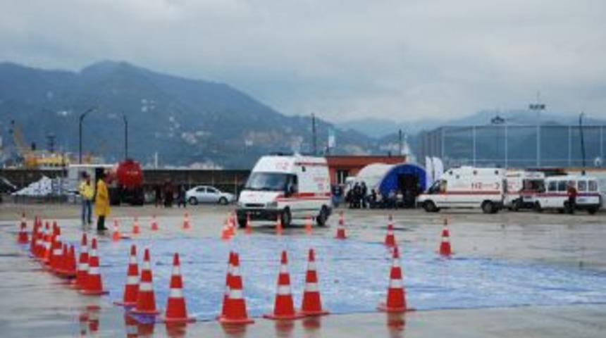 Ambulans S&uuml;r&uuml;c&uuml;leri Kaygan Zeminde Eğitim Aldı