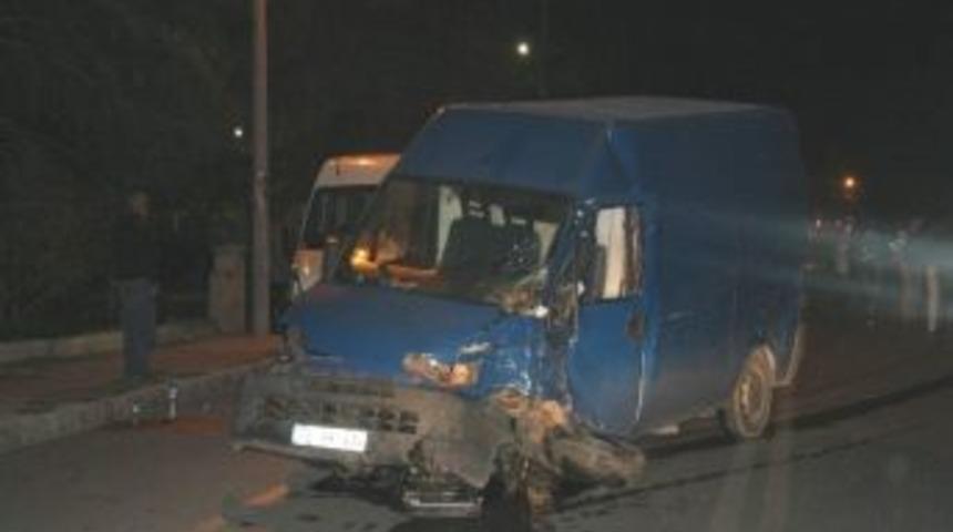 Afyonkarahisar&rsquo;da Trafik Kazası: 4&rsquo;&uuml; &Ccedil;ocuk 6 Yaralı