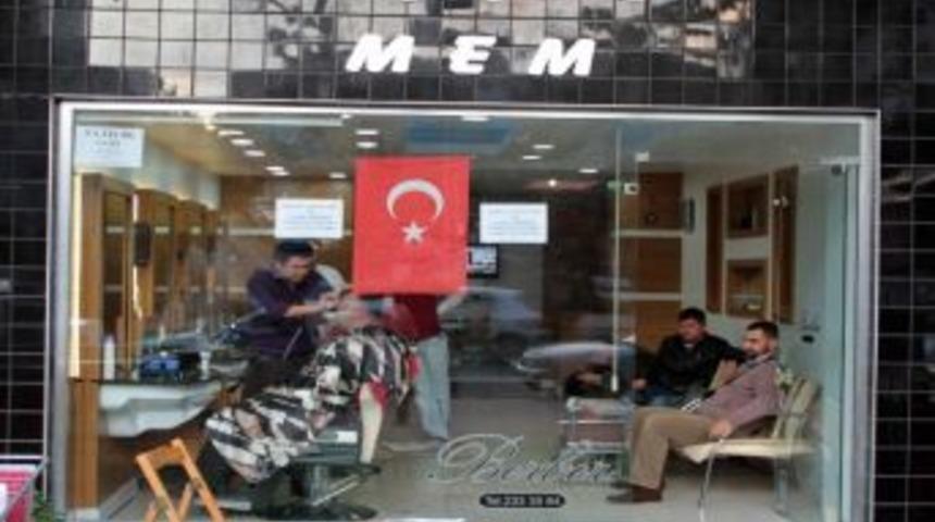 Şehit Ve Gazi Ailelerine &Uuml;cretsiz Tıraş