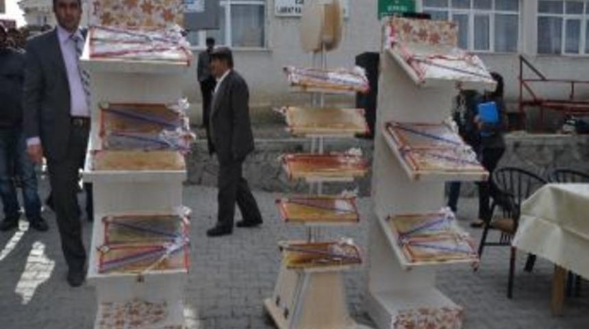 Şenkaya'da Bal Festivali D&uuml;zenlendi