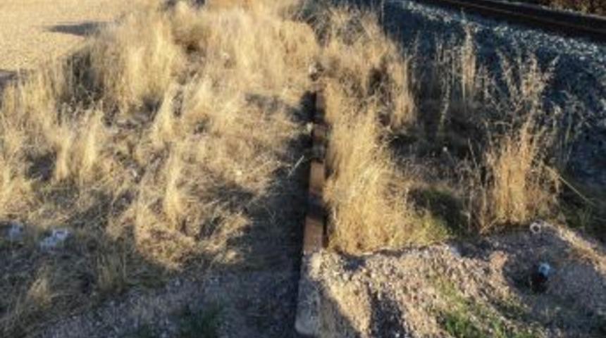 Tren Yolundan "ray" &Ccedil;aldılar