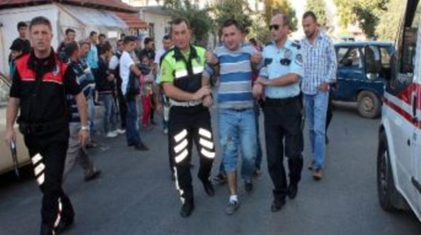 Kumluca&rsquo;da Motosikletle Otomobil &Ccedil;arpıştı: 2 Yaralı