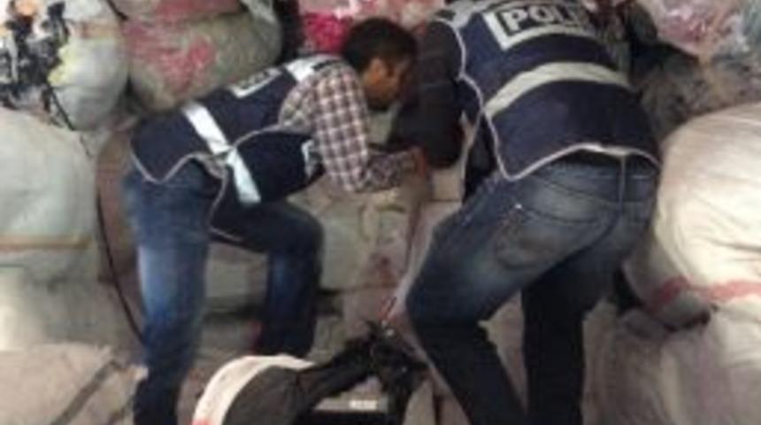 Tırda 1,5 Milyon Liralık Ka&ccedil;ak Sigara Ele Ge&ccedil;irildi