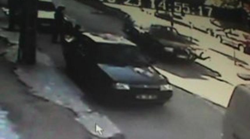 5 Yaşındaki &Ccedil;ocuğa Otomobil &Ccedil;arptı