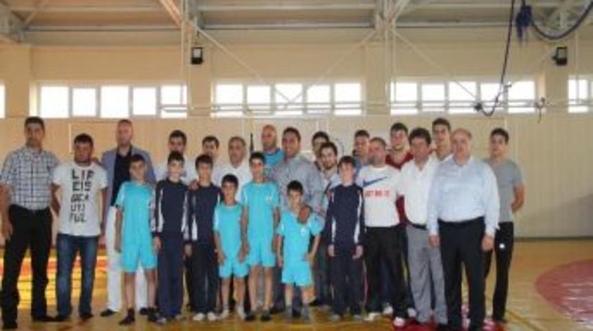 Hendekli G&uuml;reş&ccedil;iler Tarih Yazmak İ&ccedil;in İstanbul&rsquo;da