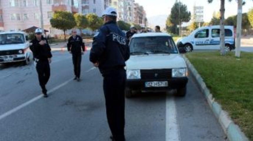 Beyşehir&rsquo;de Otomobil Yayaya &Ccedil;arptı