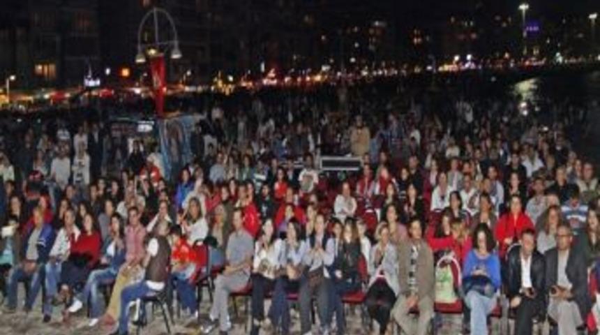 İzmir&rsquo;de Karadeniz R&uuml;zgarı