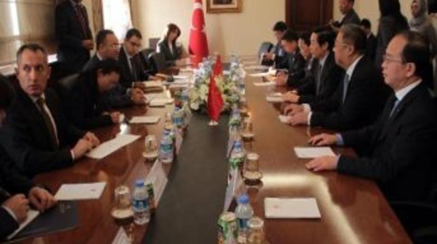 &Ccedil;inli Bakan'dan Kritik Ziyaretler