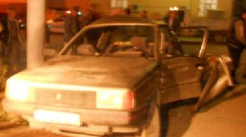 Tır Otomobile &Ccedil;arptı: 1 &Ouml;l&uuml;, 3 Yaralı