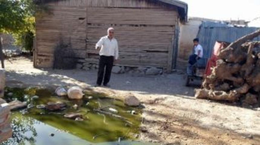 G&uuml;rb&uuml;zl&uuml; Vatandaşların Kanalizasyon &Ccedil;ilesi