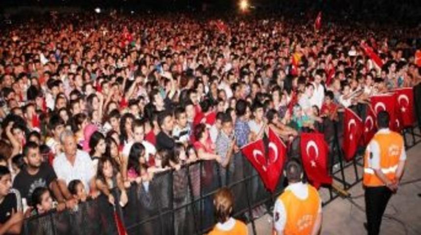 "g&uuml;lşen" Bayraklı'ya Gelıyor