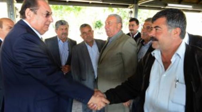 Macit &Ouml;zcan Tarsus'un yollarını asfaltladı.