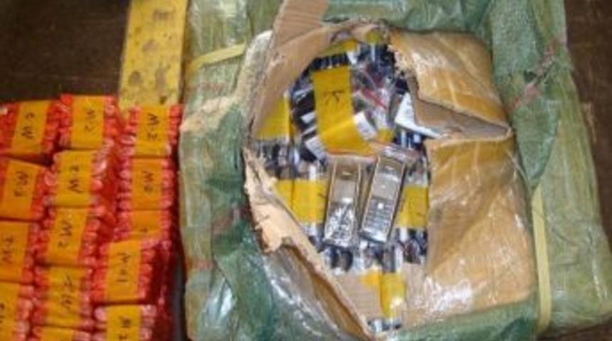 Oyuncak Taşıyan Tır'da Ka&ccedil;ak Cep Telefonu Ele Ge&ccedil;irildi