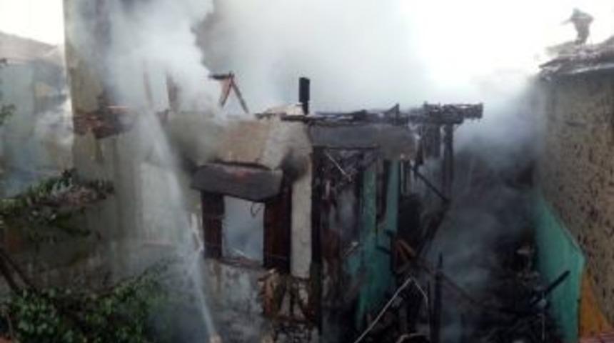 Mahallede &Ccedil;ıkan İkinci Yangın Korkuttu