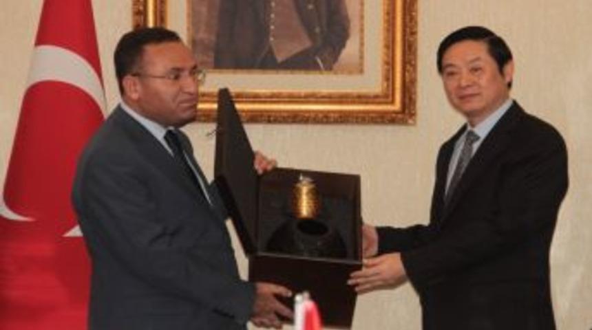 Bozdağ, &Ccedil;KP Merkez Komite &Uuml;yesi Qibao'yu Kabul Etti