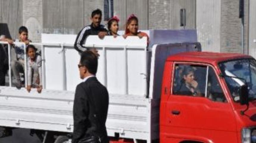 (özel) Kamyonet Kasasında Ölüme Yolculuk