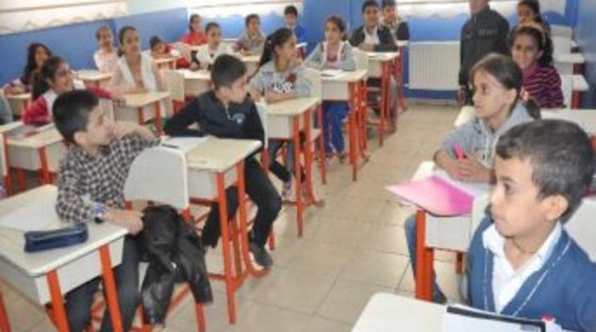 Bağlar Eğitim Destekevi&rsquo;nden 'k&uuml;rt&ccedil;e' Kurs