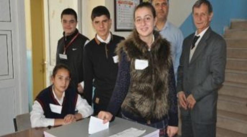 Soma Altıntaş İlk&ouml;ğretim Okulu'nda Se&ccedil;im Heyecanı