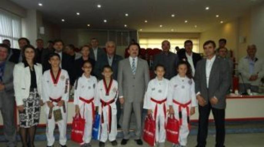Başkan Ergene'den Başarılı Tekwandoculara Jest