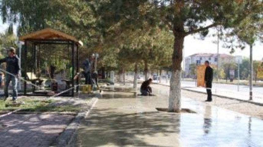 Erzincan Belediyesi Gece G&uuml;nd&uuml;z &Ccedil;alışıyor