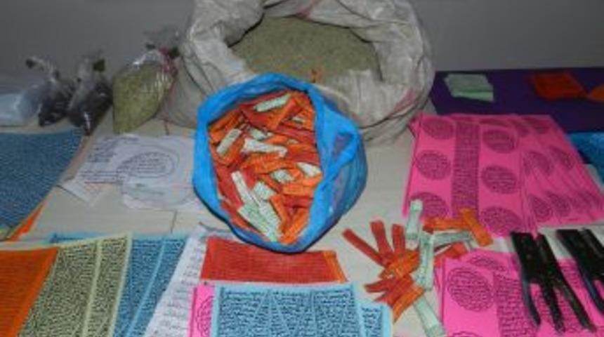 Muskacılık Ve B&uuml;y&uuml;c&uuml;l&uuml;k Yaptığı &Ouml;ne S&uuml;r&uuml;len Kişiye G&ouml;zaltı