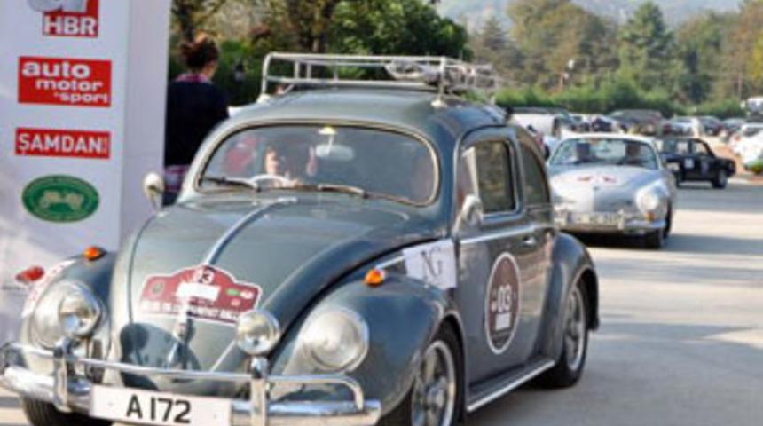 Klasik otomobiller Cumhuriyet i&ccedil;in yollarda