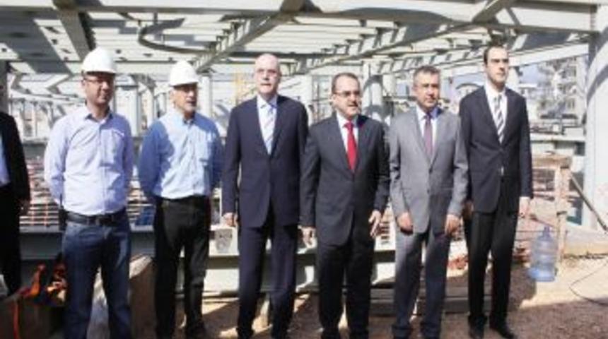 Bakan Ergin, T&uuml;rkiye'nin Ilk M&uuml;ze Otel Inşaatını Gezdi