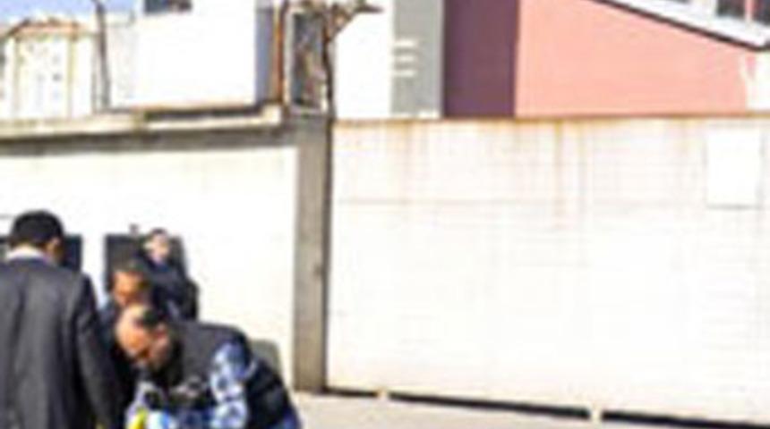 Cezaevi &ouml;n&uuml;nde kanlı infaz