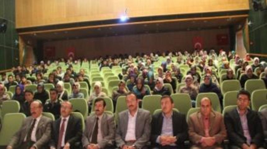 Bayburt &Uuml;niversitesi İlahiyat Fak&uuml;ltesi, &Ouml;ğrencilerle Tanışma Toplantısı