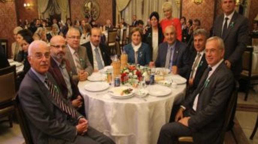 KANSERDER 10. Yılını Hastalar I&ccedil;in Bağış Toplayarak Kutladı