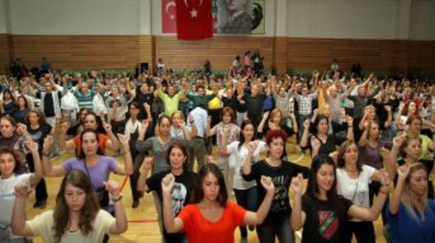 Karşıyaka'da Bin Kişi Zeybek Oynayacak