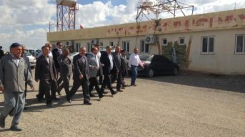 Vali Demirtaş, Buğdaycılar Sitesi Esnafının Sorunlarını Dinledi