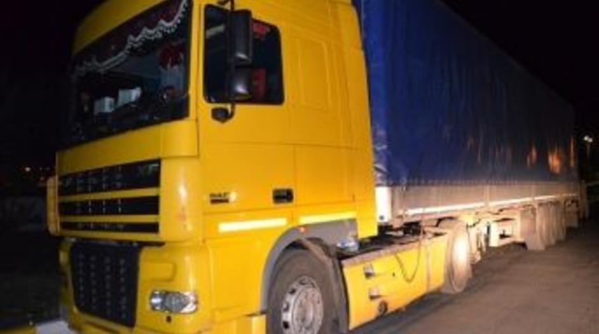 Jandarma Bir Tır Dolusu Ka&ccedil;ak Sigara Yakaladı