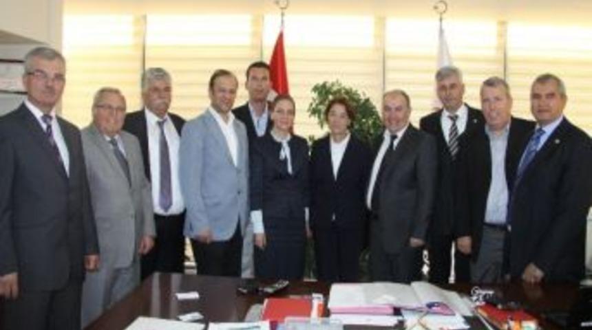 Balkanlılar İzmir İl Sağlık M&uuml;d&uuml;r&uuml;n&uuml; Ziyaret Etti