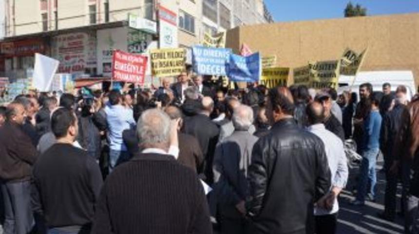 Mega Center Esnafı 20 Yıllık Yolları Kapanınca Isyan Etti