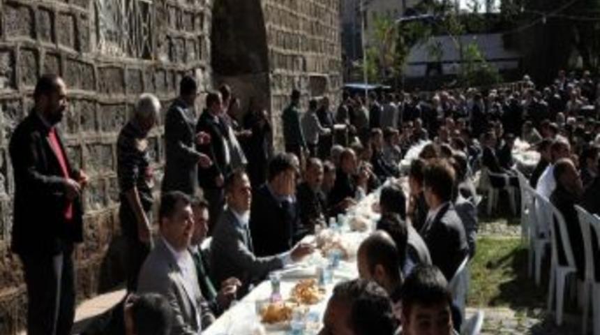 Bitlis Valisinden Hac Pilavı İkramı
