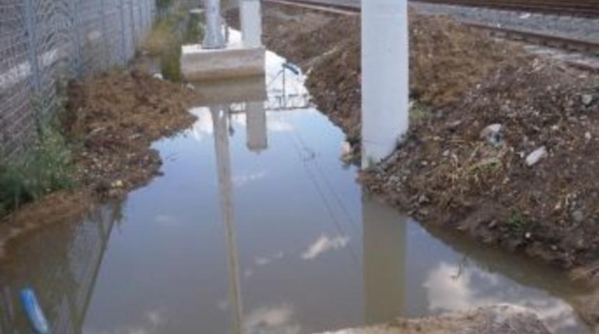 Muratlı Atat&uuml;rk Evi&rsquo;nin &Ouml;n&uuml; İ&ccedil;ler Acısı