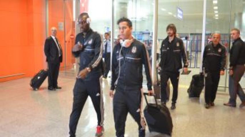 Beşiktaş, Akhisar Belediyespor Ma&ccedil;ı I&ccedil;in İzmir&rsquo;e Geldi