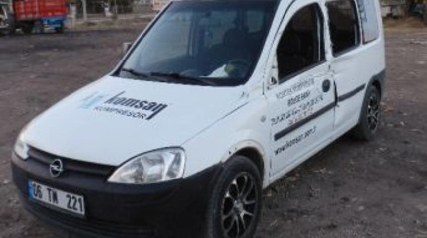 Ticari Aracın &Ccedil;arptığı Karayolları İş&ccedil;isi Hayatını Kaybetti