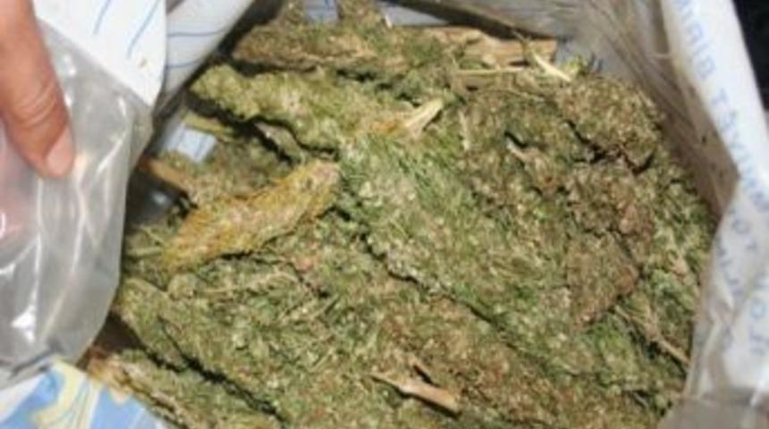 Bah&ccedil;e Evinde 4 Kilo Esrar Ele Ge&ccedil;irildi